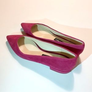 Woman EUC Nine West fuchsia suede flats - size 5 1/2
